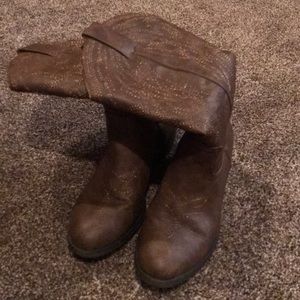 Cowgirl boots rounded toe